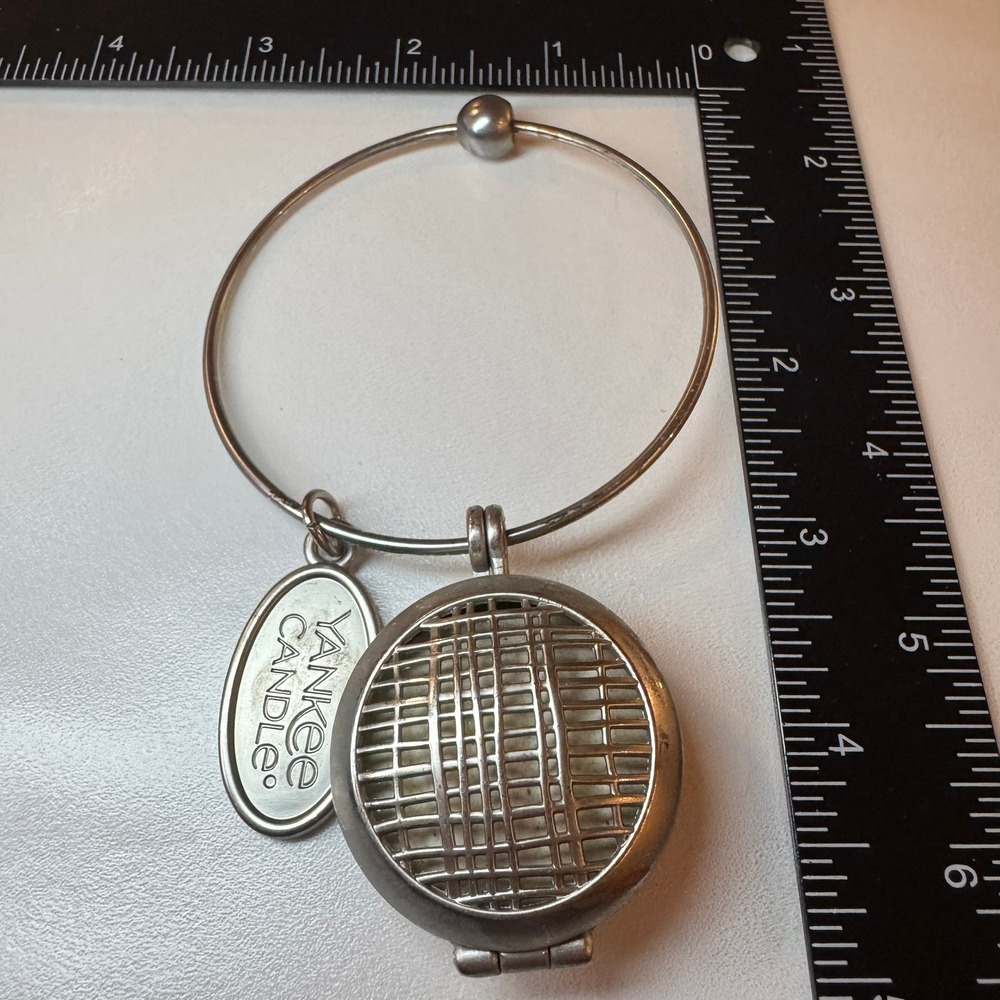 Yankee Candle Silver‎ Tone Bangle Bracelet Aromatherapy Diffuser Charm